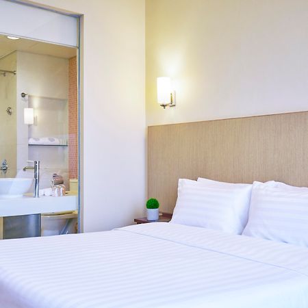 Hotel Cozi Harbour View Хонконг Екстериор снимка